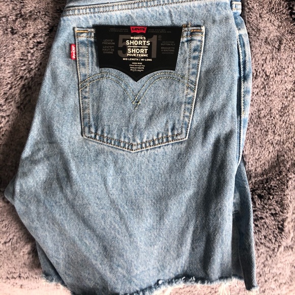 NWT Levis Mid Thigh Shorts- Luxor Capital - Picture 7 of 14
